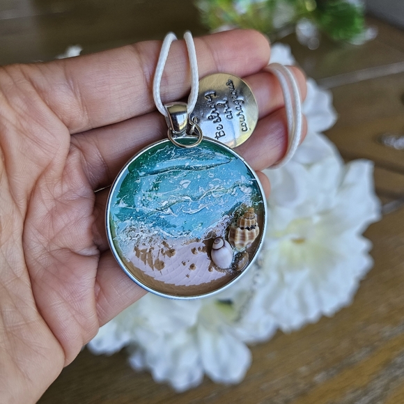 Cute sea design pendant with charm πππ - Picture 3 of 4